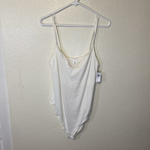 Old Navy Lace Trimmed V Neck Ribbed Knit Cami Bodysuit In White XXL 2XL NWT - Picture 1 of 7
